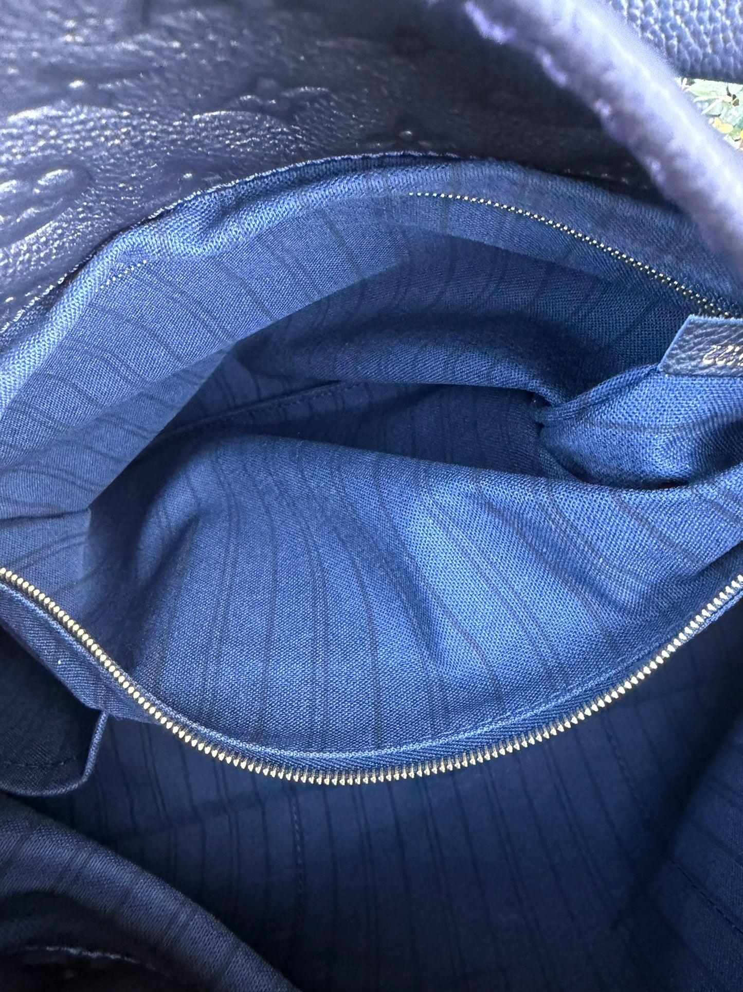 Louis Vuitton Artsy MM in Infini Empreinte Leather