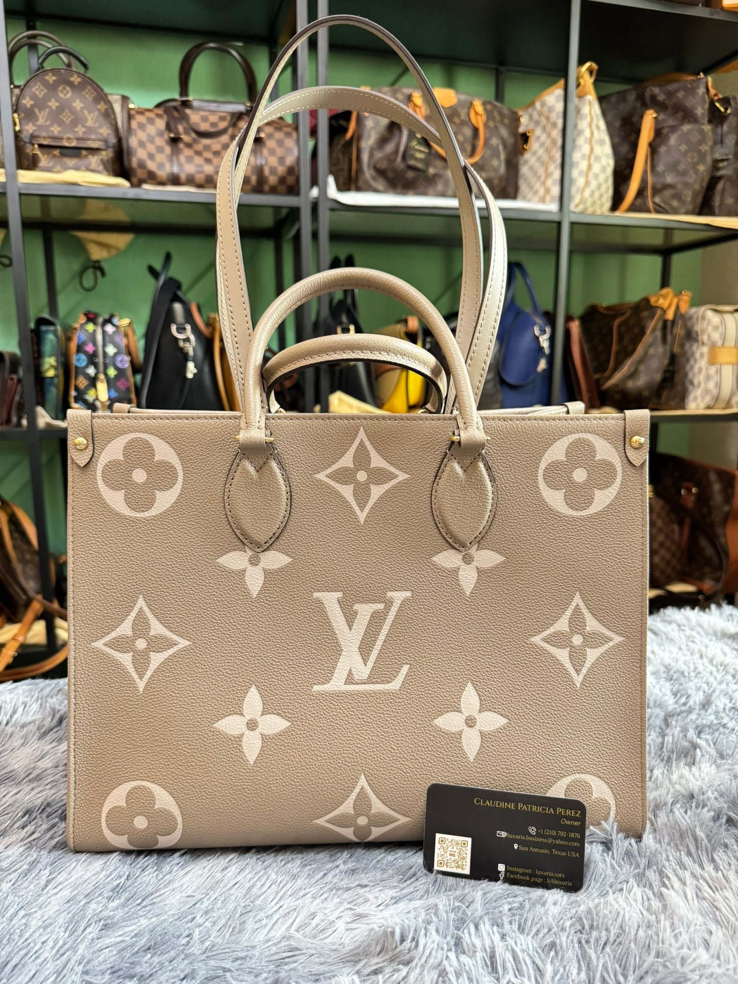 Louis Vuitton OnTheGo MM in Bicolor Monogram Empreinte Leather (Tourterelle/Cream)