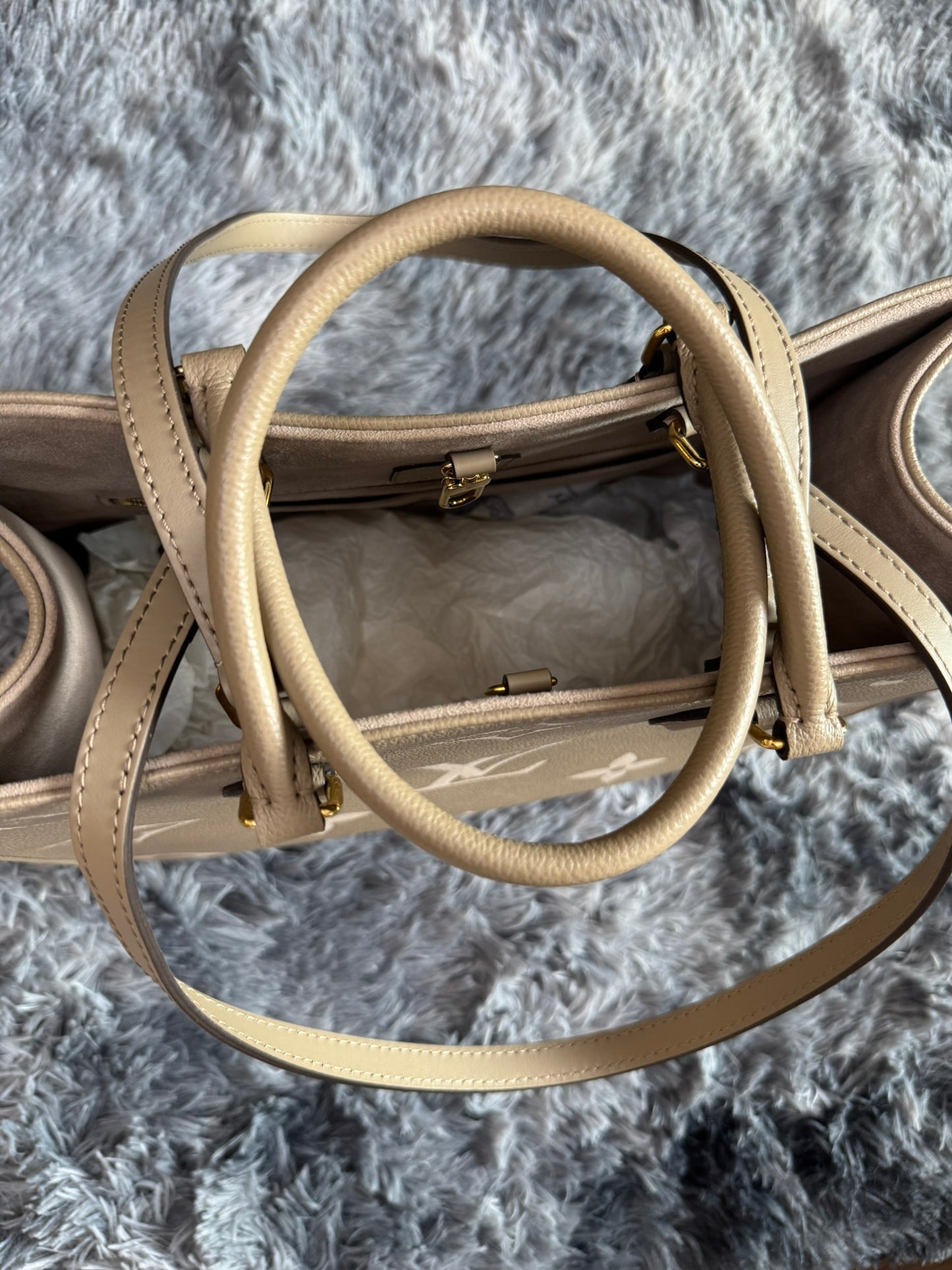 Louis Vuitton OnTheGo MM in Bicolor Monogram Empreinte Leather (Tourterelle/Cream)