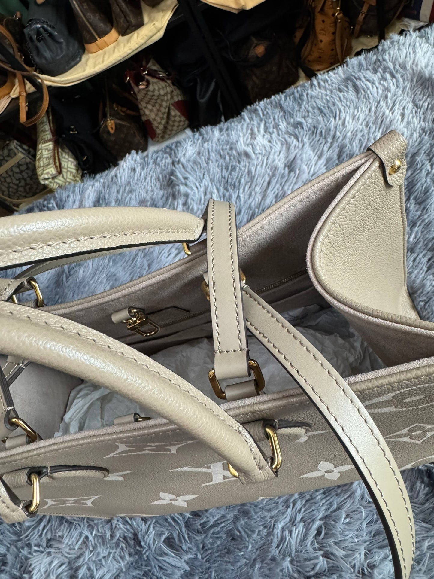 Louis Vuitton OnTheGo MM in Bicolor Monogram Empreinte Leather (Tourterelle/Cream)