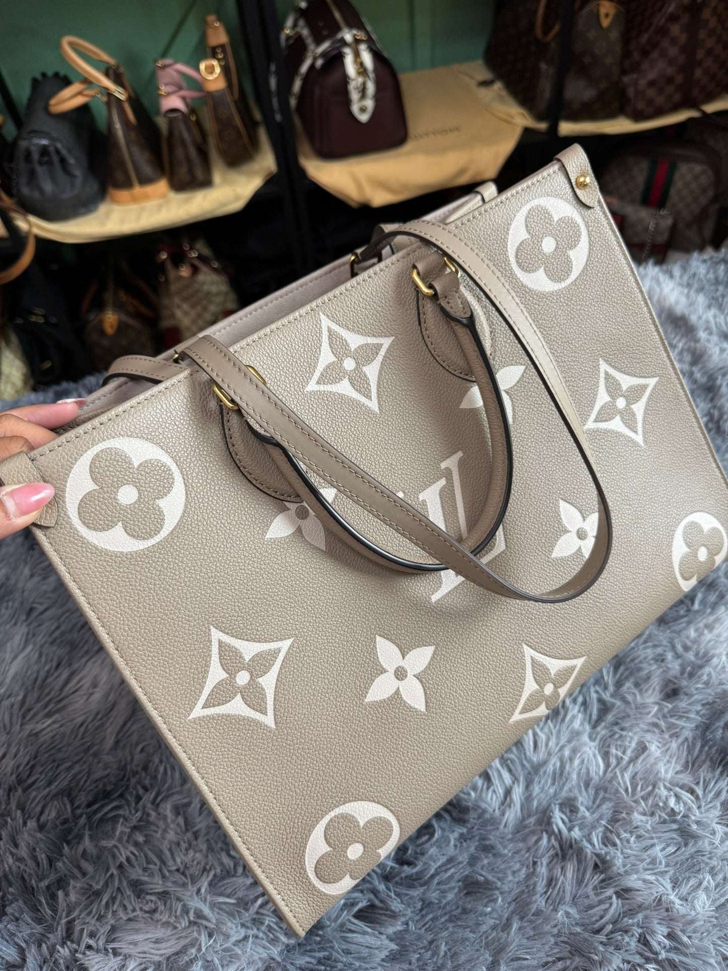 Louis Vuitton OnTheGo MM in Bicolor Monogram Empreinte Leather (Tourterelle/Cream)