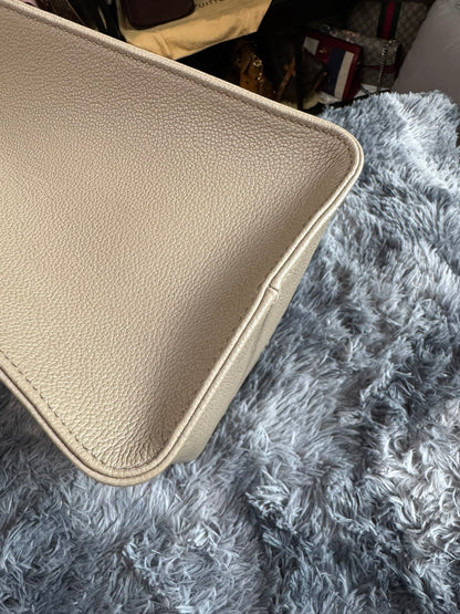 Louis Vuitton OnTheGo MM in Bicolor Monogram Empreinte Leather (Tourterelle/Cream)