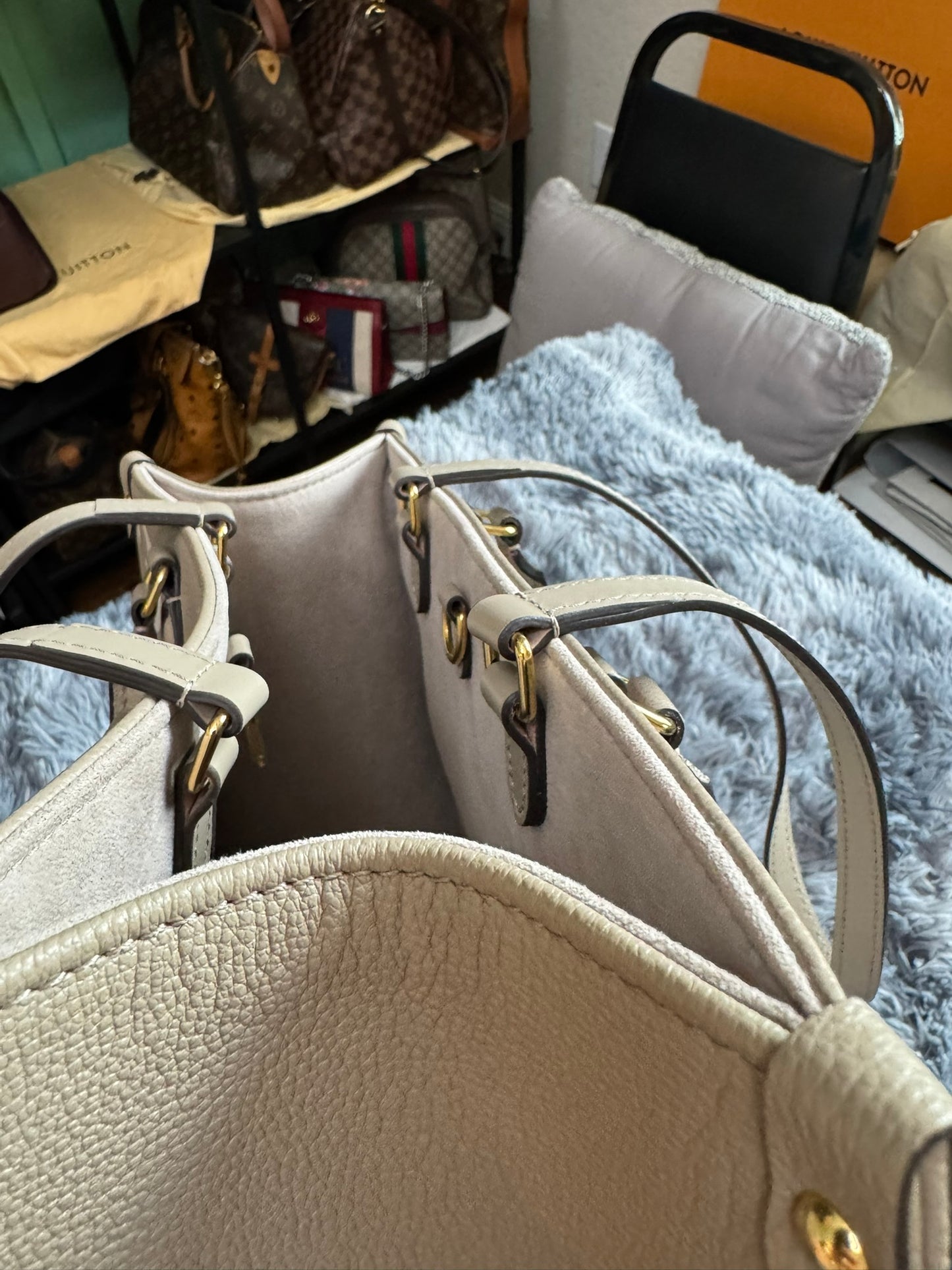 Louis Vuitton OnTheGo MM in Bicolor Monogram Empreinte Leather (Tourterelle/Cream)