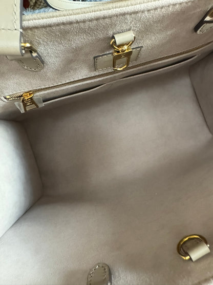 Louis Vuitton OnTheGo MM in Bicolor Monogram Empreinte Leather (Tourterelle/Cream)