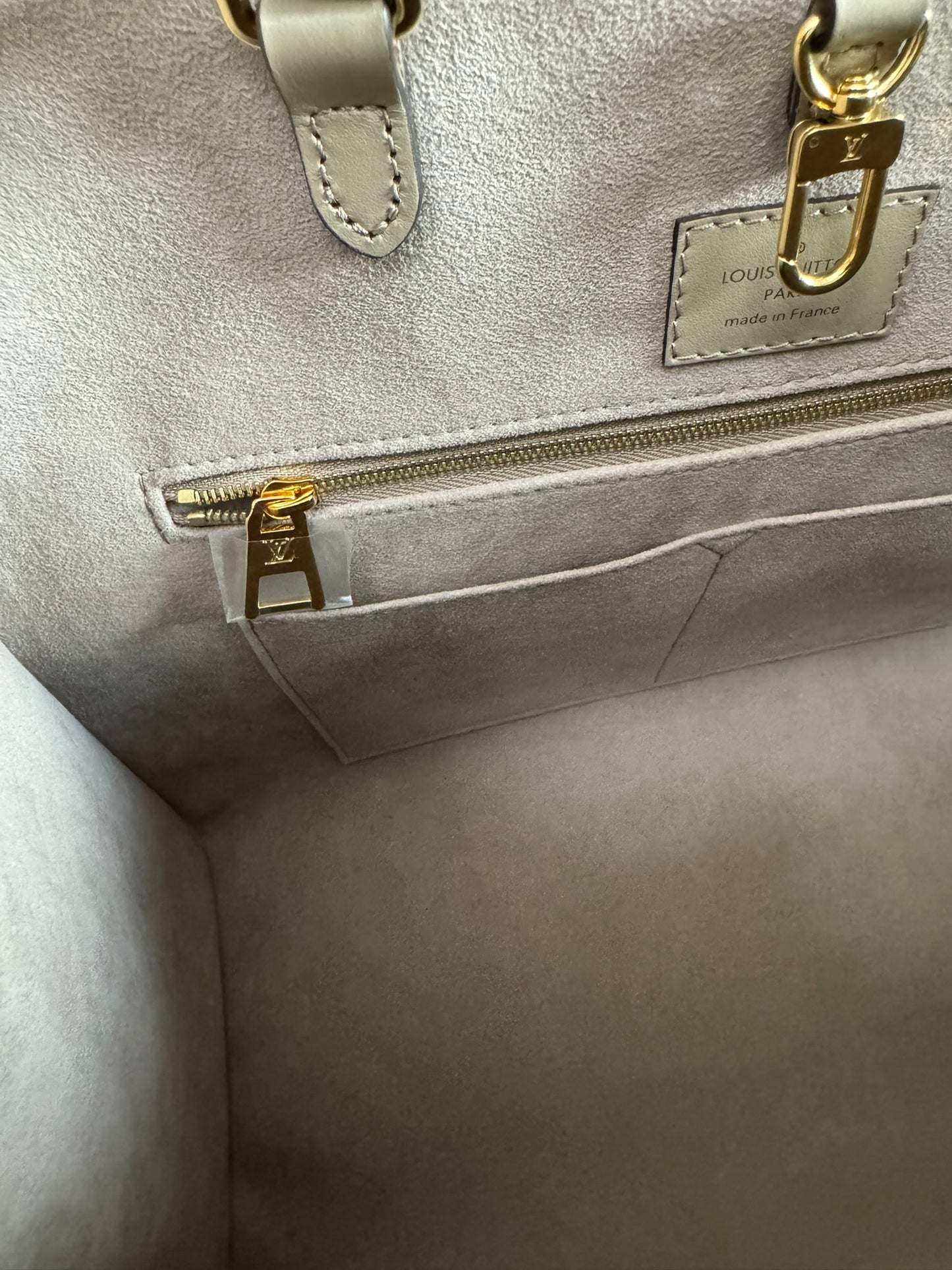 Louis Vuitton OnTheGo MM in Bicolor Monogram Empreinte Leather (Tourterelle/Cream)