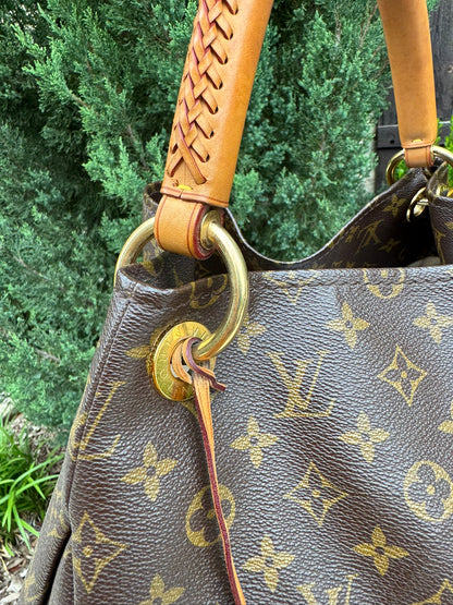 Louis Vuitton Artsy GM