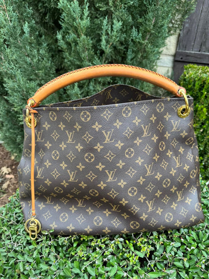 Louis Vuitton Artsy MM