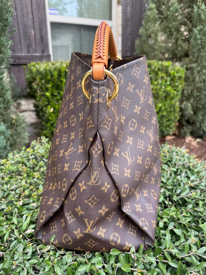 Louis Vuitton Artsy MM