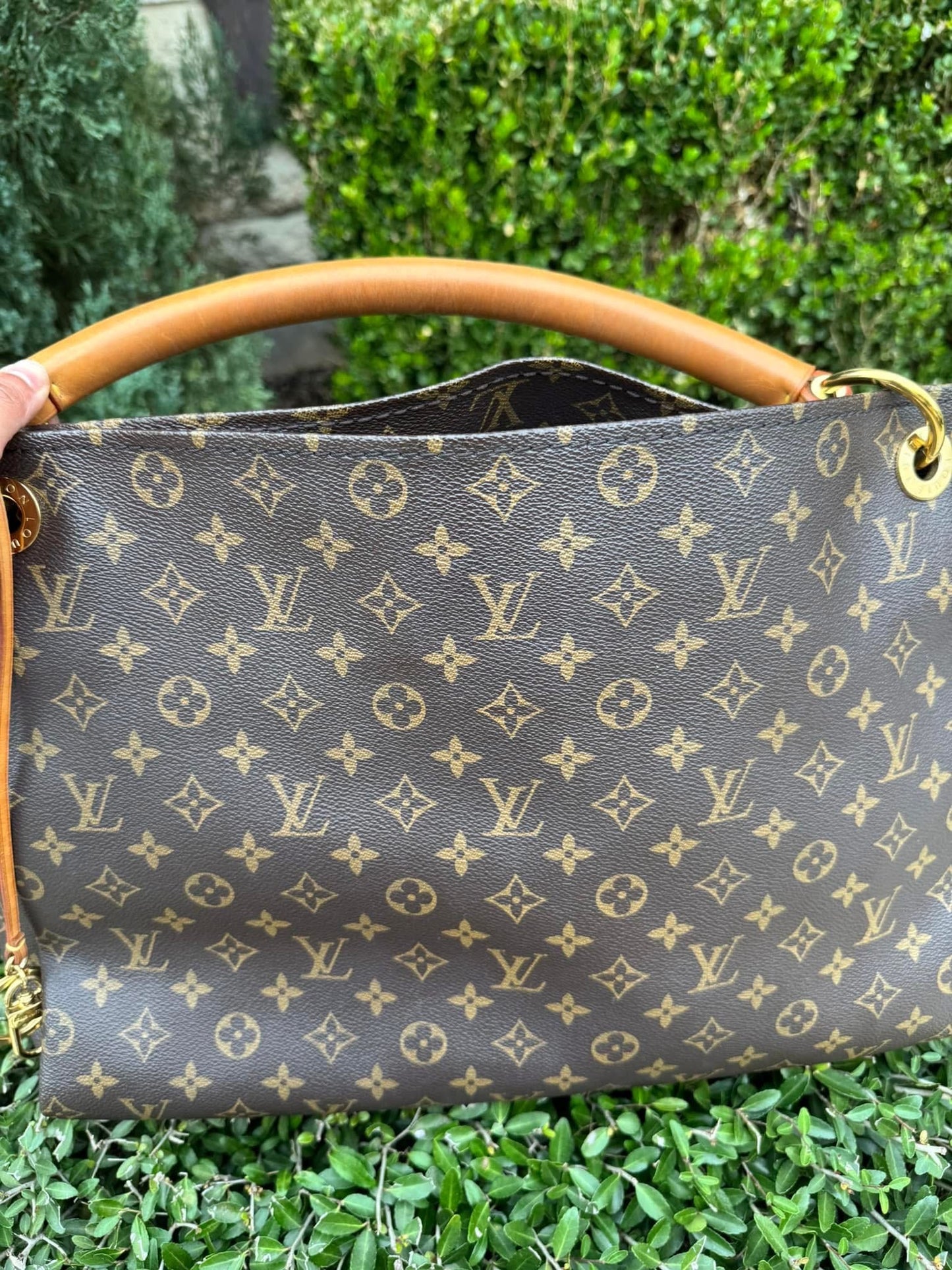 Louis Vuitton Artsy MM