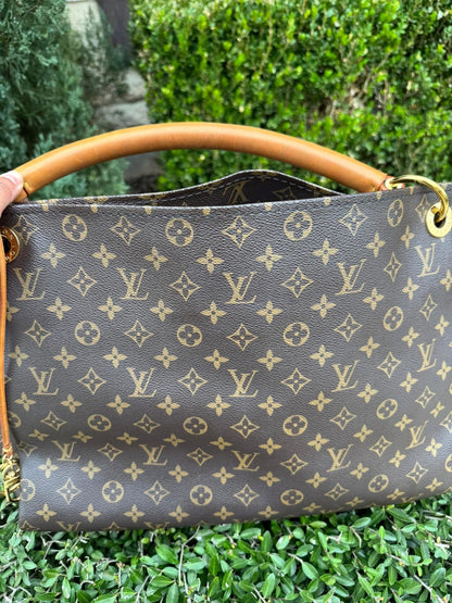 Louis Vuitton Artsy MM