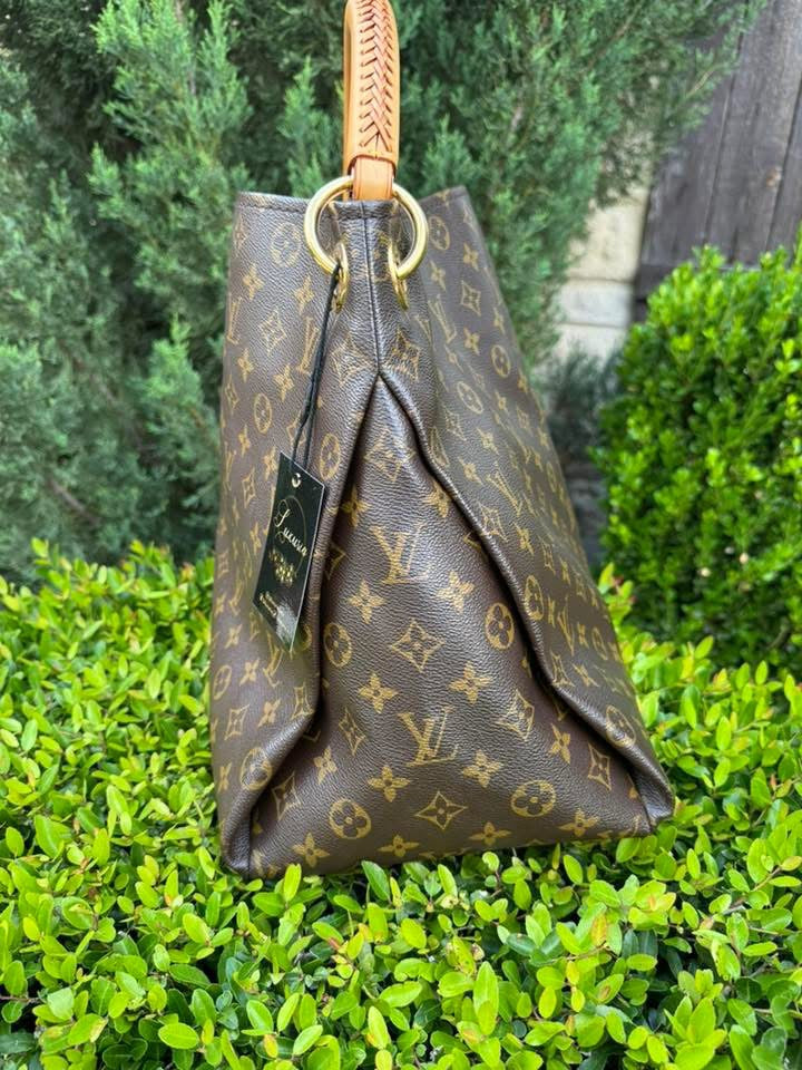 Louis Vuitton Artsy MM