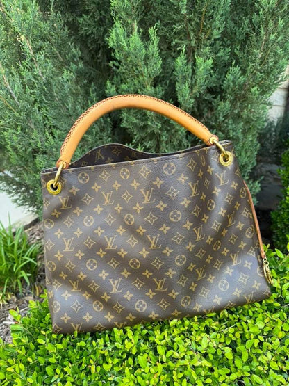 Louis Vuitton Artsy MM