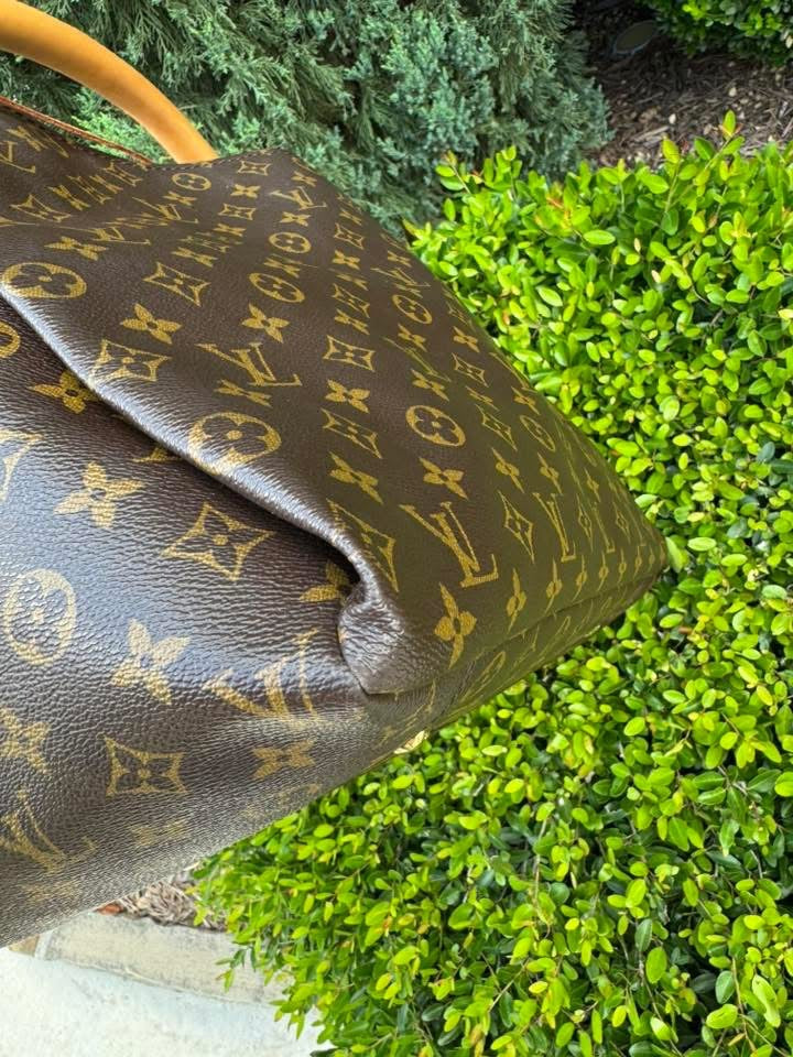 Louis Vuitton Artsy MM