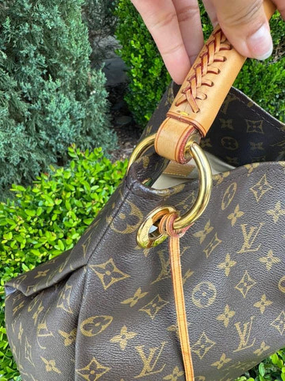 Louis Vuitton Artsy MM
