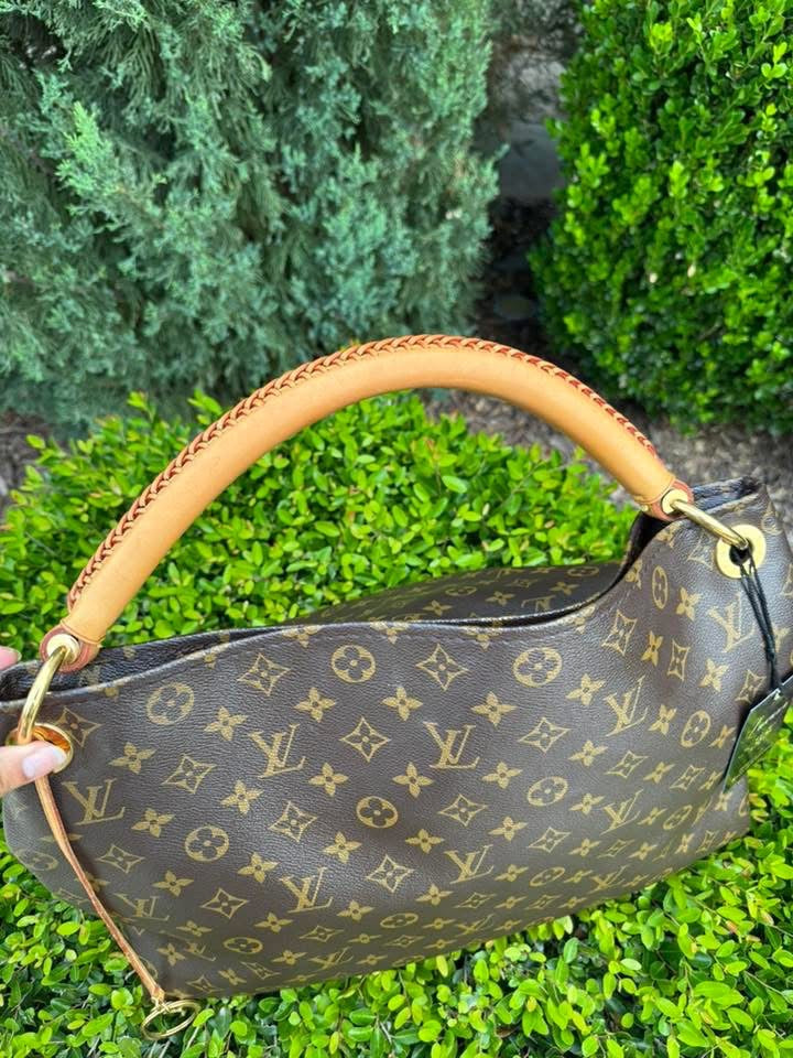 Louis Vuitton Artsy MM