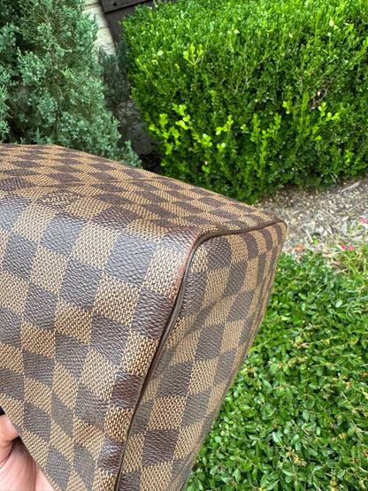 Louis Vuitton Speedy 30 in Damier Ebene Canvas