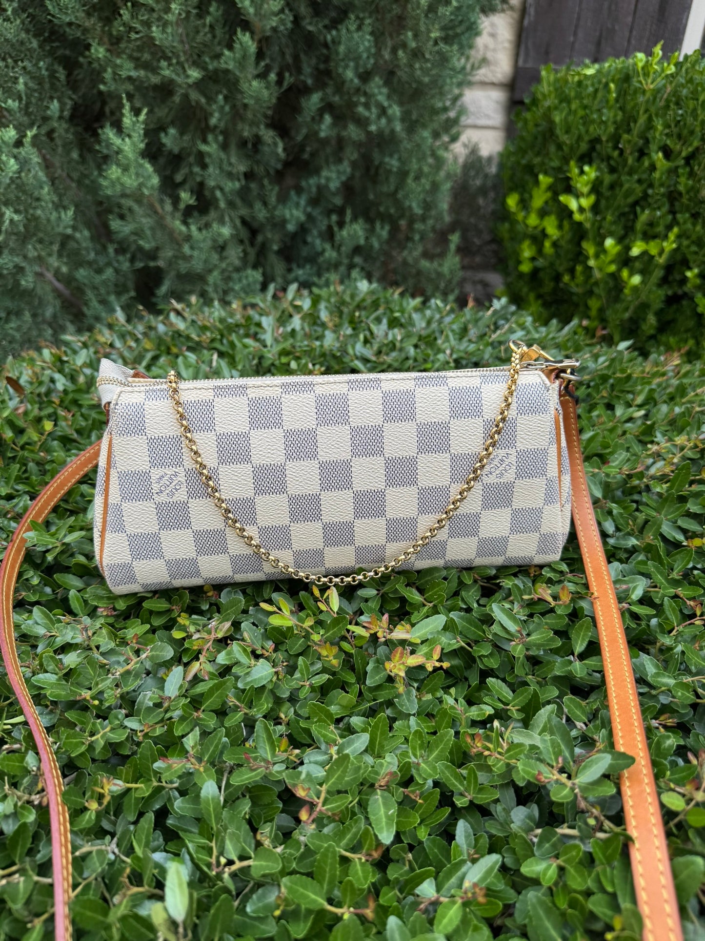 Louis Vuitton Eva Clutch in Damier Azur Canvas