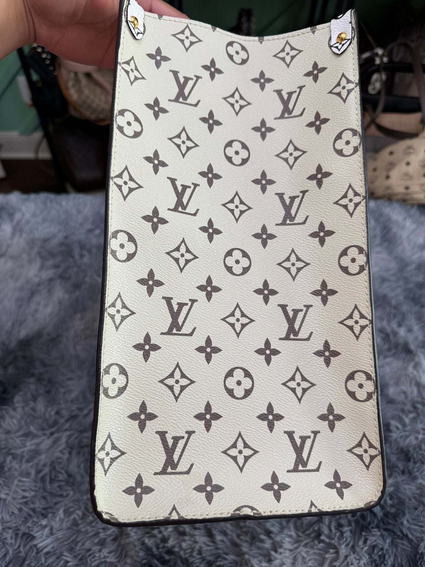 Louis Vuitton OnTheGo GM in Khaki Monogram Giant Canvas