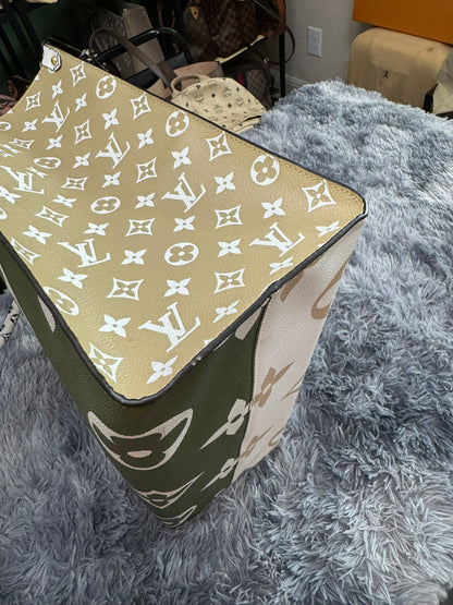 Louis Vuitton OnTheGo GM in Khaki Monogram Giant Canvas