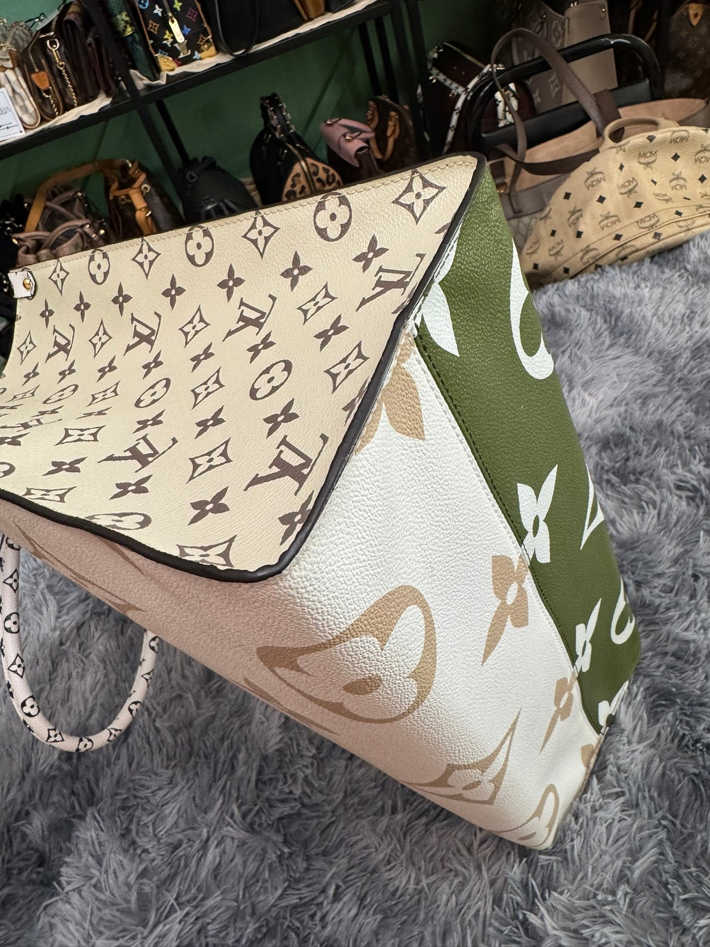 Louis Vuitton OnTheGo GM in Khaki Monogram Giant Canvas