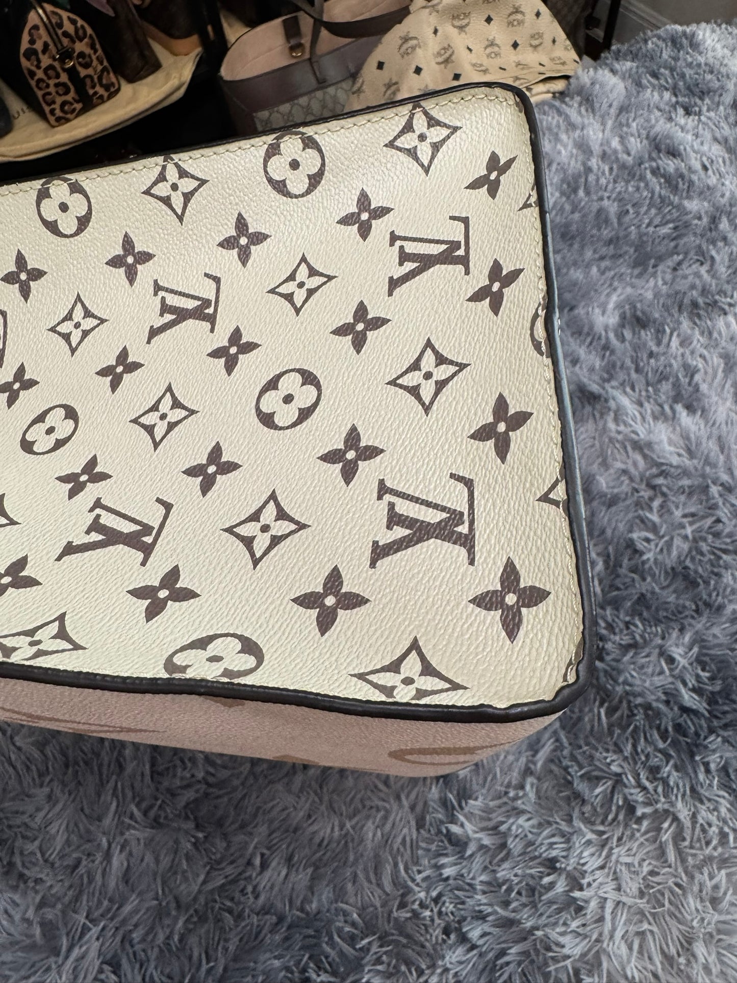 Louis Vuitton OnTheGo GM in Khaki Monogram Giant Canvas