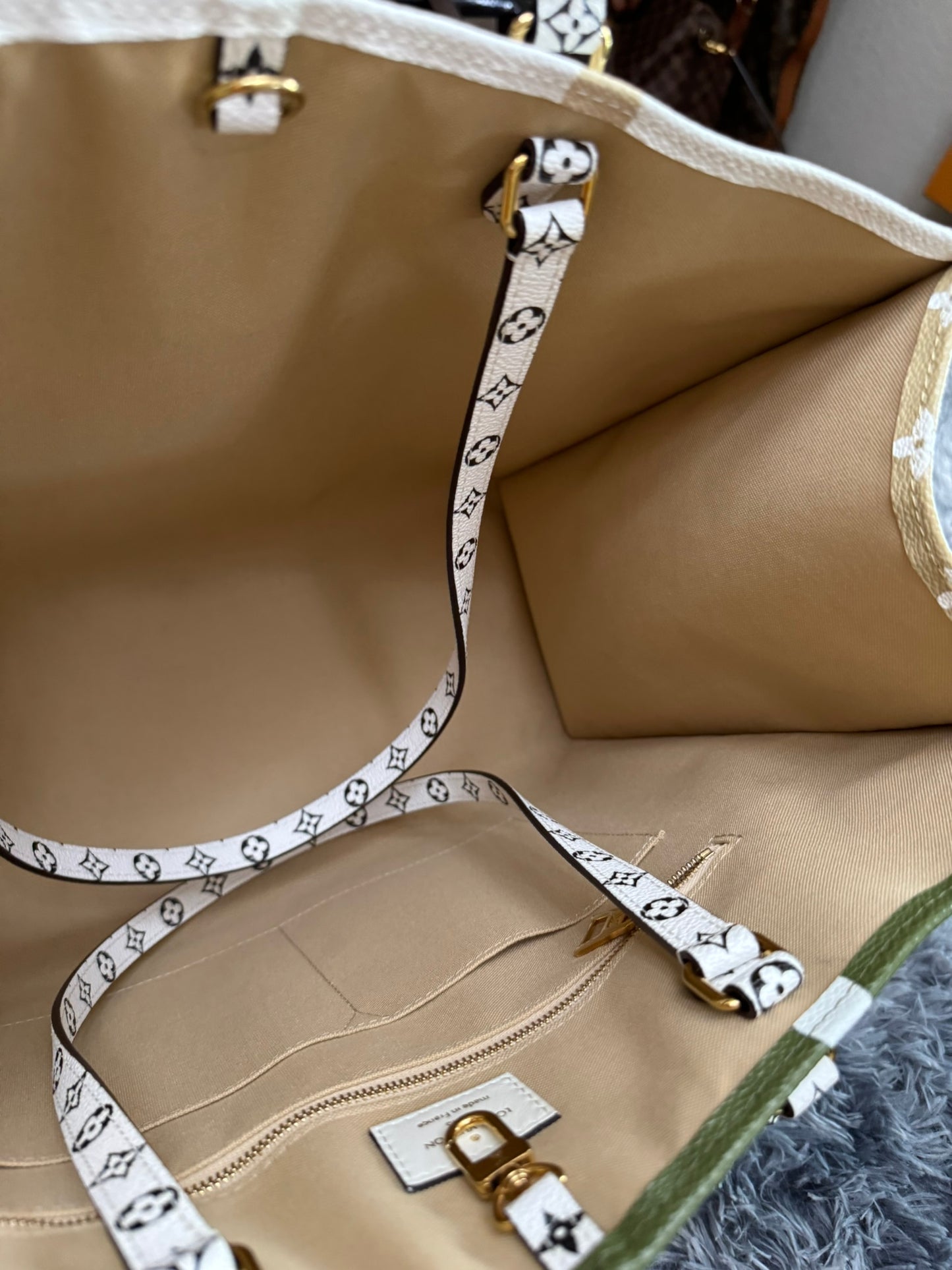 Louis Vuitton OnTheGo GM in Khaki Monogram Giant Canvas