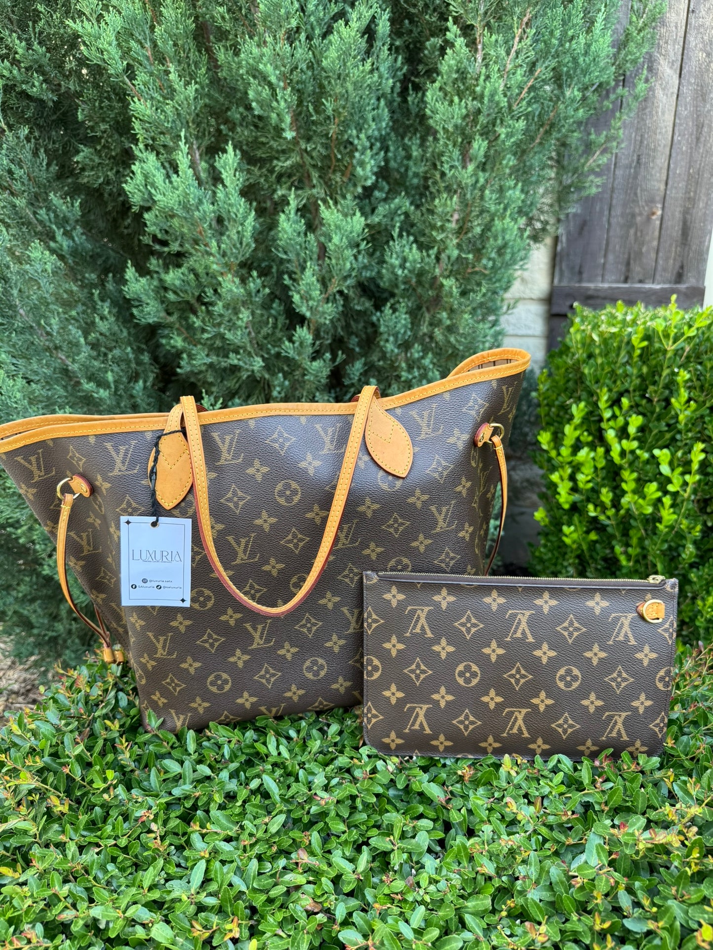 Louis Vuitton Neverfull MM in Monogram Canvas with Wristlet