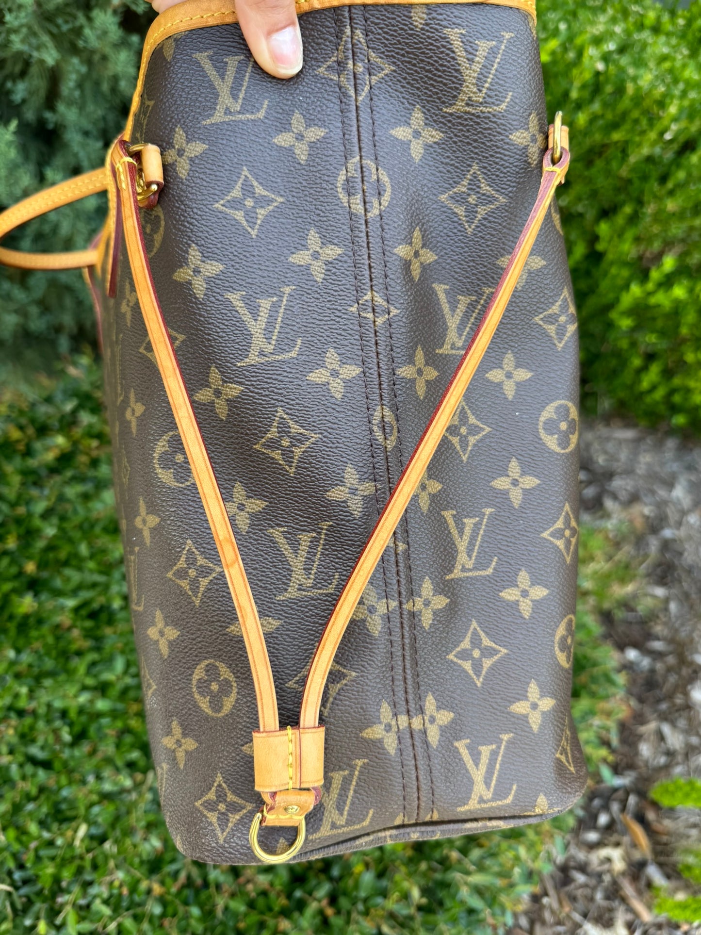 Louis Vuitton Neverfull MM in Monogram Canvas with Wristlet