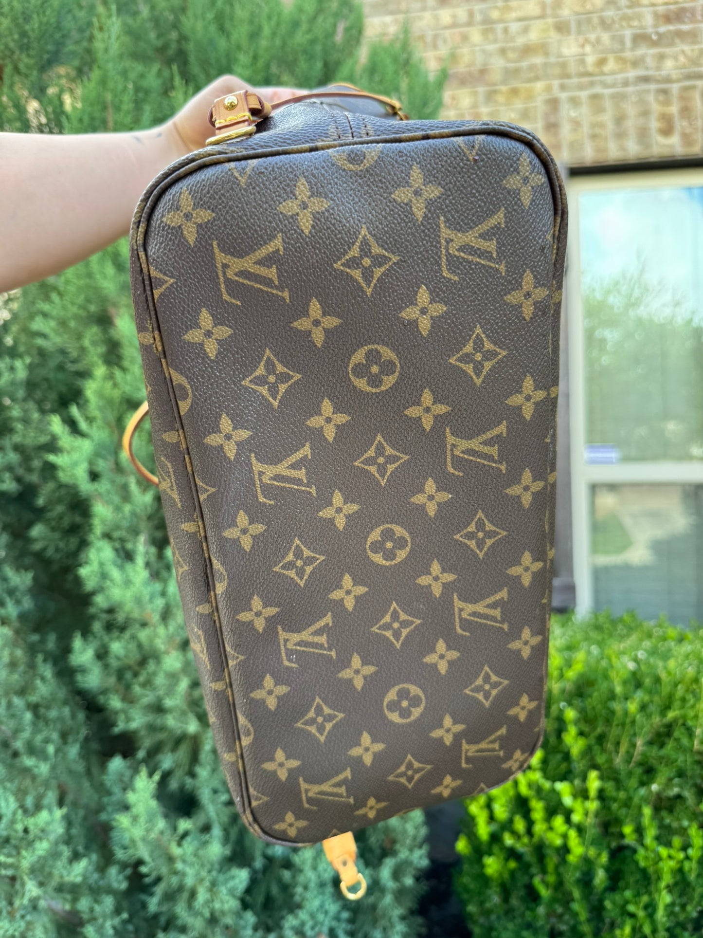 Louis Vuitton Neverfull MM in Monogram Canvas with Wristlet