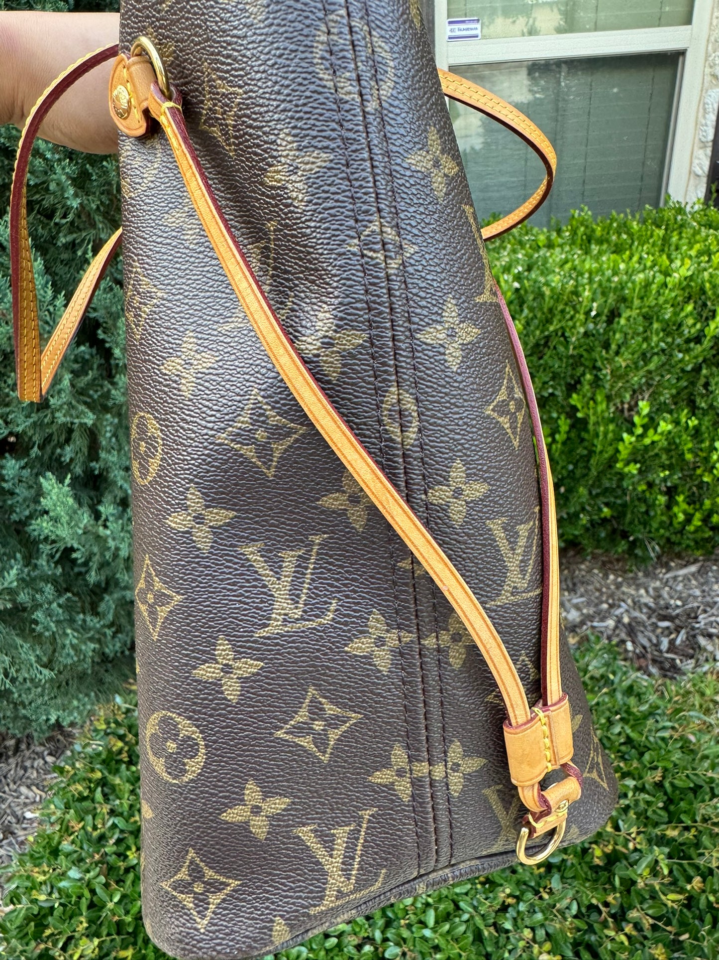Louis Vuitton Neverfull MM in Monogram Canvas with Wristlet