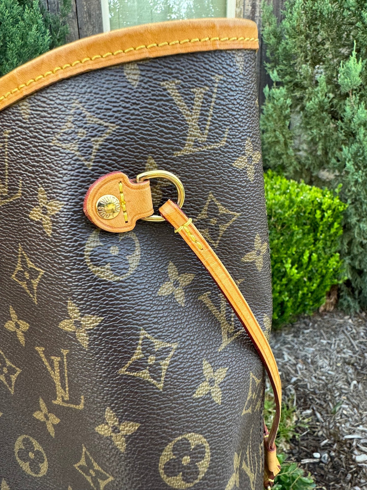 Louis Vuitton Neverfull MM in Monogram Canvas with Wristlet