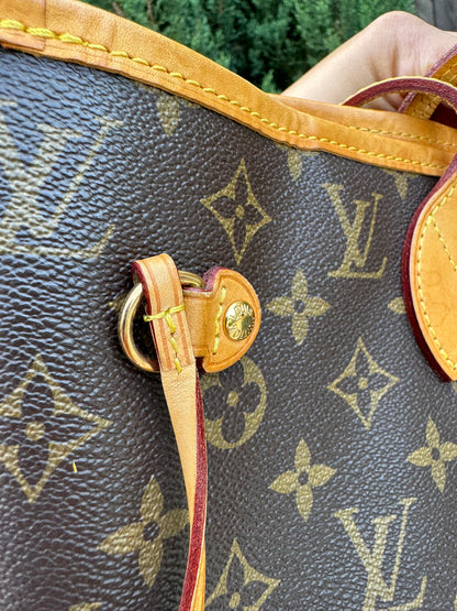 Louis Vuitton Neverfull MM in Monogram Canvas with Wristlet