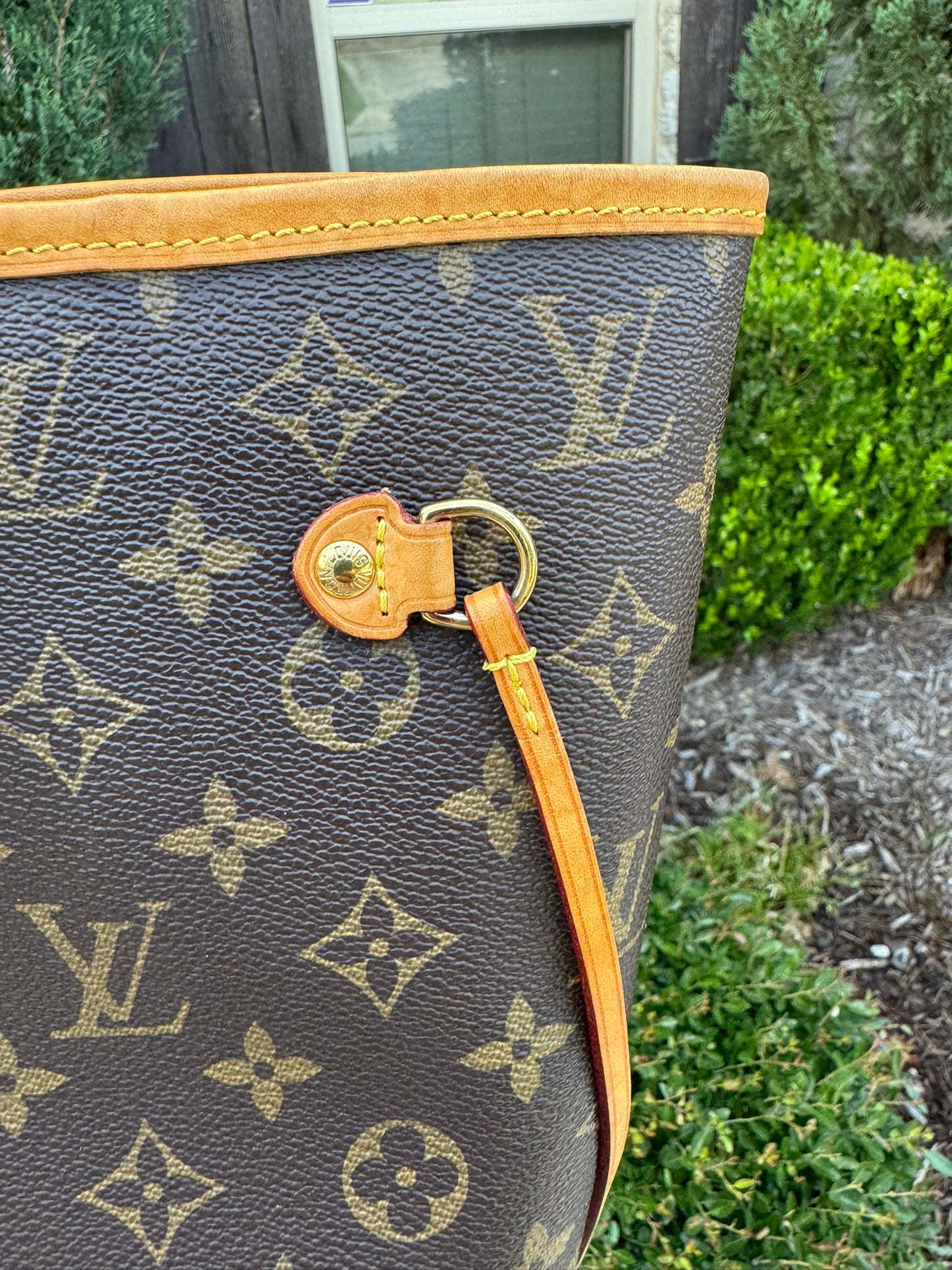 Louis Vuitton Neverfull MM in Monogram Canvas with Wristlet