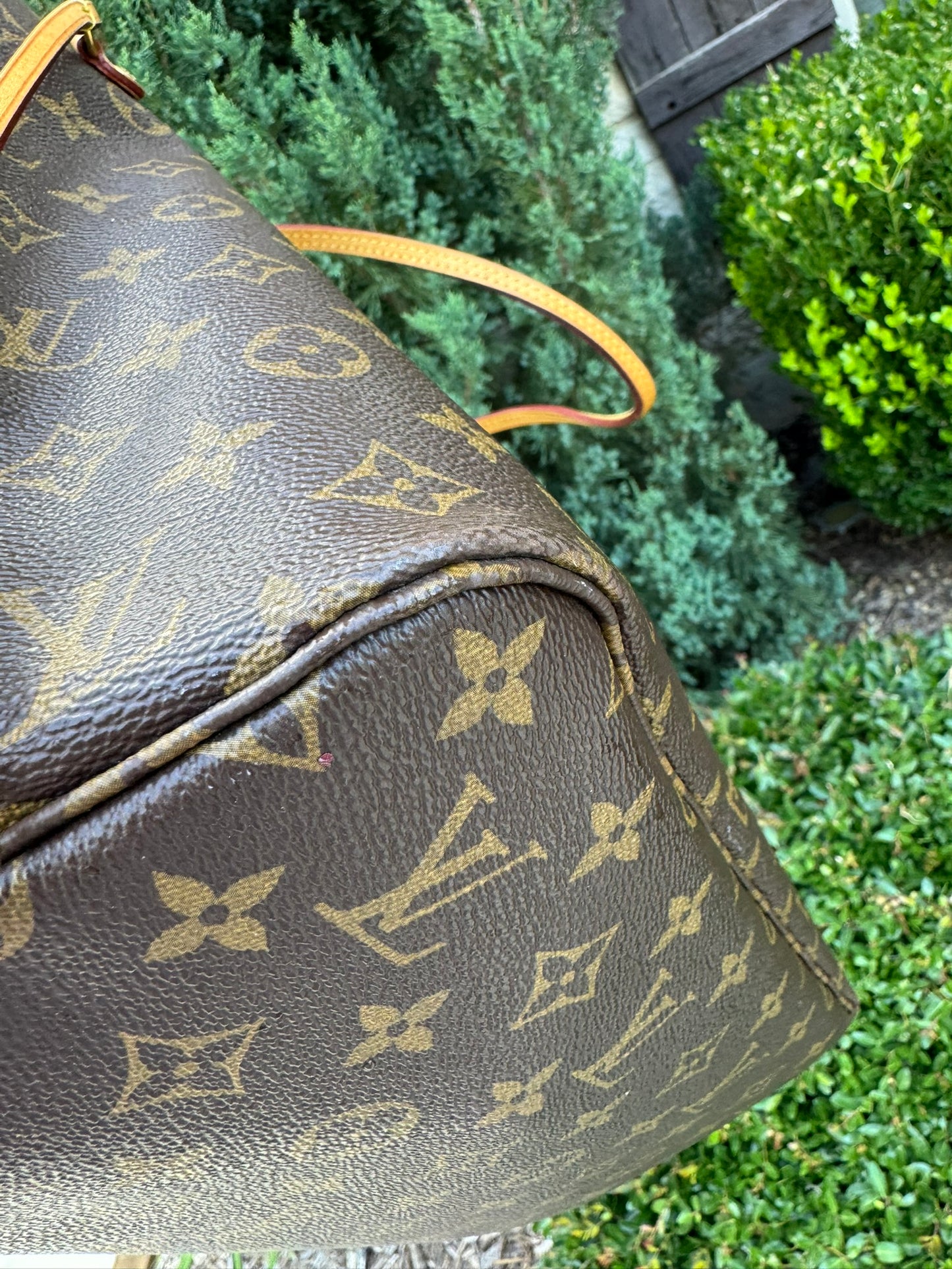 Louis Vuitton Neverfull MM in Monogram Canvas with Wristlet