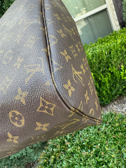 Louis Vuitton Neverfull MM in Monogram Canvas with Wristlet