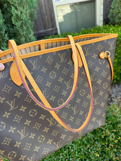 Louis Vuitton Neverfull MM in Monogram Canvas with Wristlet