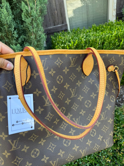 Louis Vuitton Neverfull MM in Monogram Canvas with Wristlet