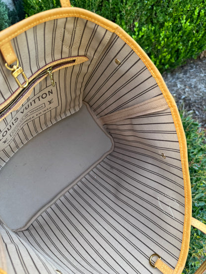 Louis Vuitton Neverfull MM in Monogram Canvas with Wristlet