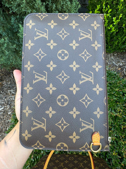 Louis Vuitton Neverfull MM in Monogram Canvas with Wristlet