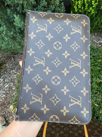 Louis Vuitton Neverfull MM in Monogram Canvas with Wristlet