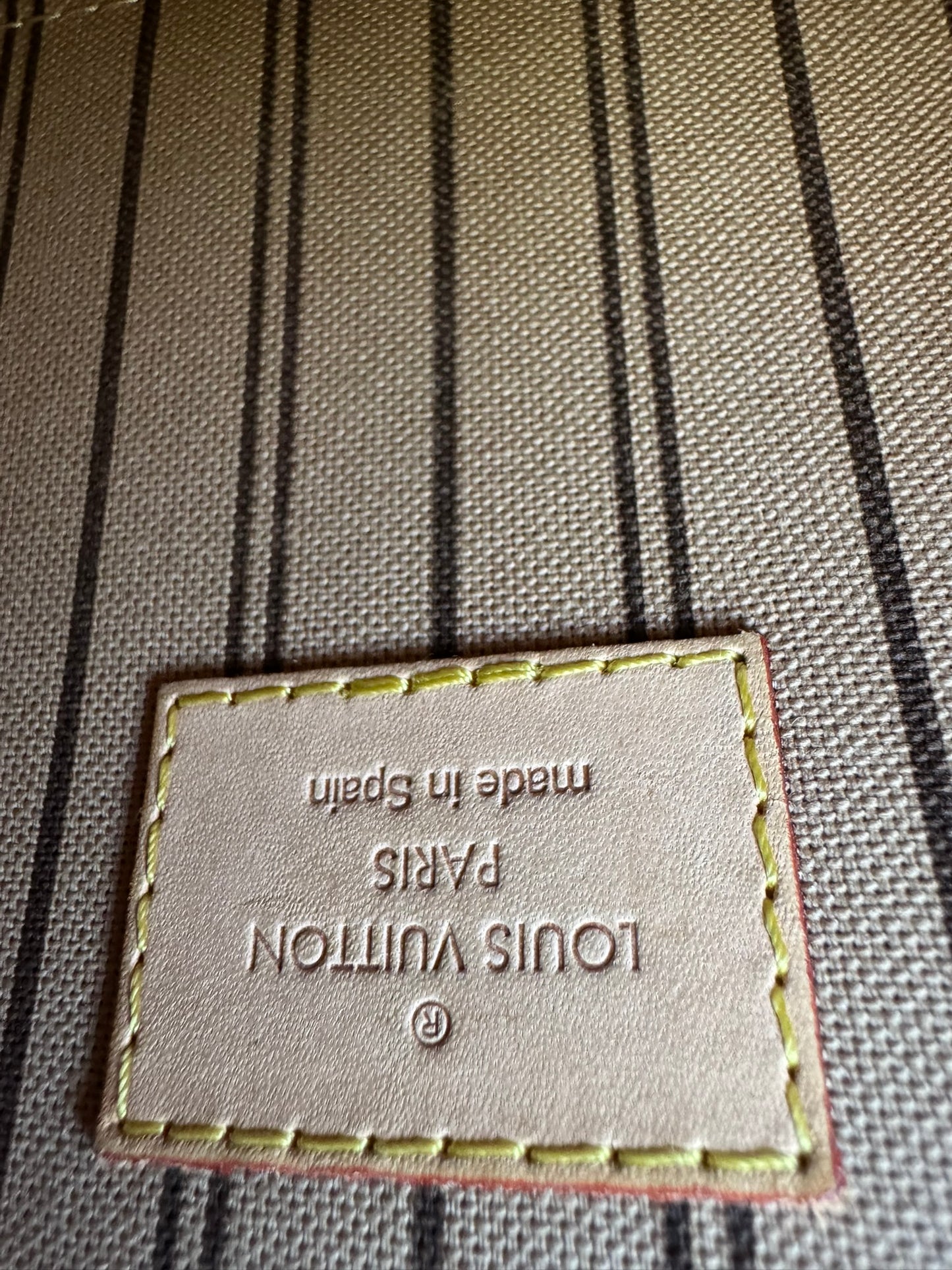 Louis Vuitton Neverfull MM in Monogram Canvas with Wristlet