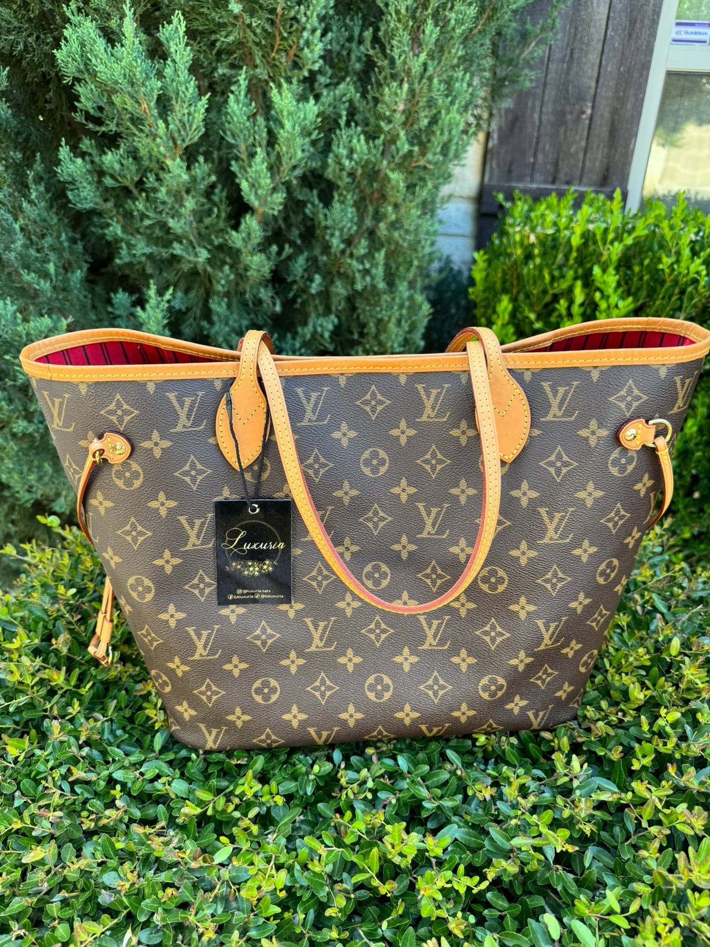 Louis Vuitton Neverfull MM in Monogram Canvas with Cerise Interior