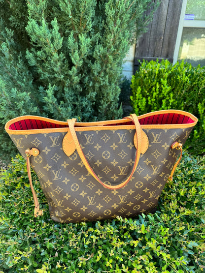 Louis Vuitton Neverfull MM in Monogram Canvas with Cerise Interior