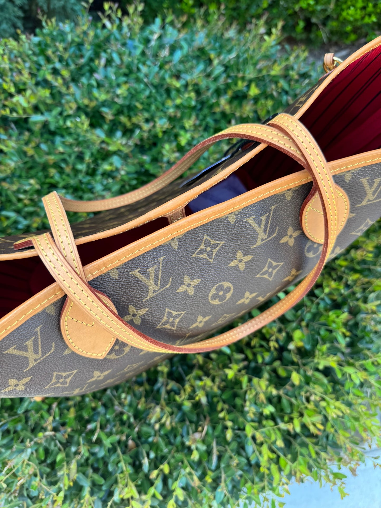 Louis Vuitton Neverfull MM in Monogram Canvas with Cerise Interior