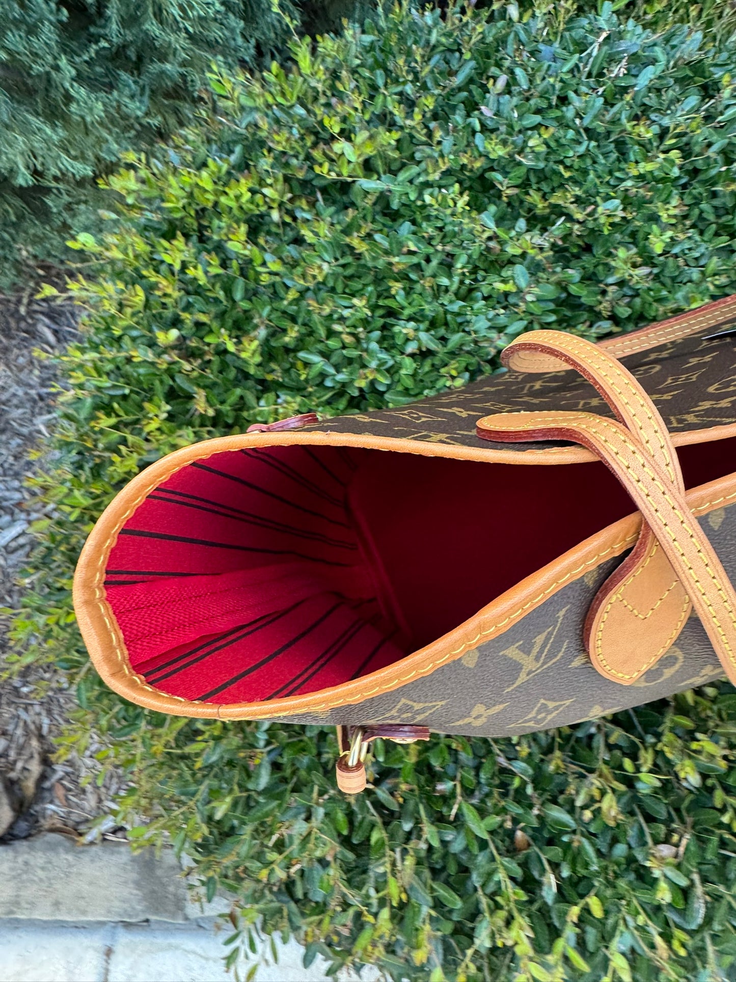 Louis Vuitton Neverfull MM in Monogram Canvas with Cerise Interior