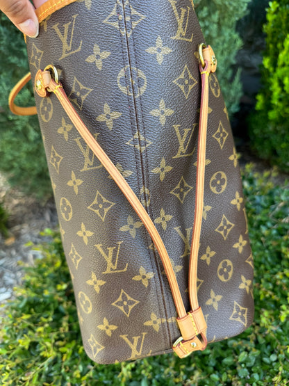Louis Vuitton Neverfull MM in Monogram Canvas with Cerise Interior