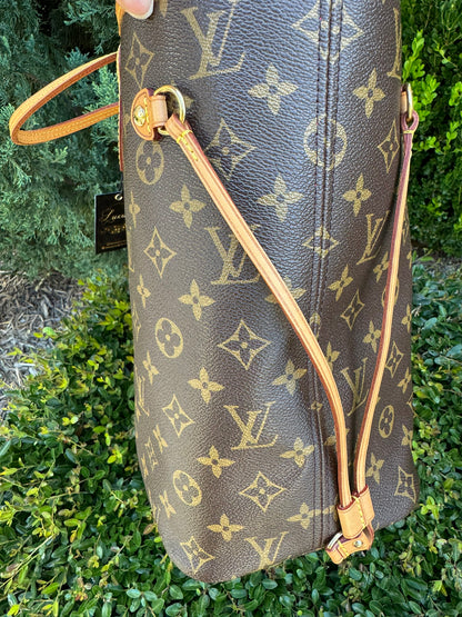 Louis Vuitton Neverfull MM in Monogram Canvas with Cerise Interior