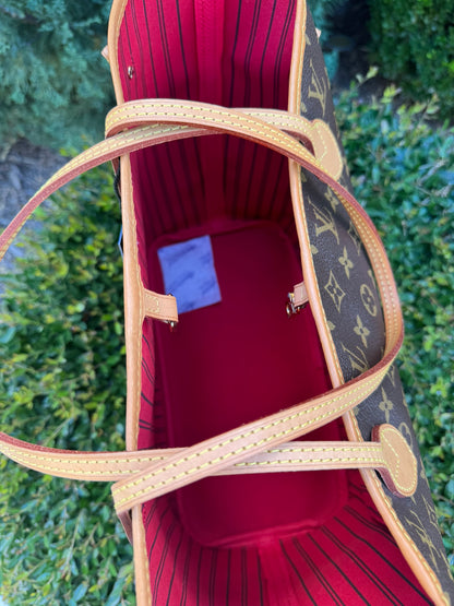 Louis Vuitton Neverfull MM in Monogram Canvas with Cerise Interior