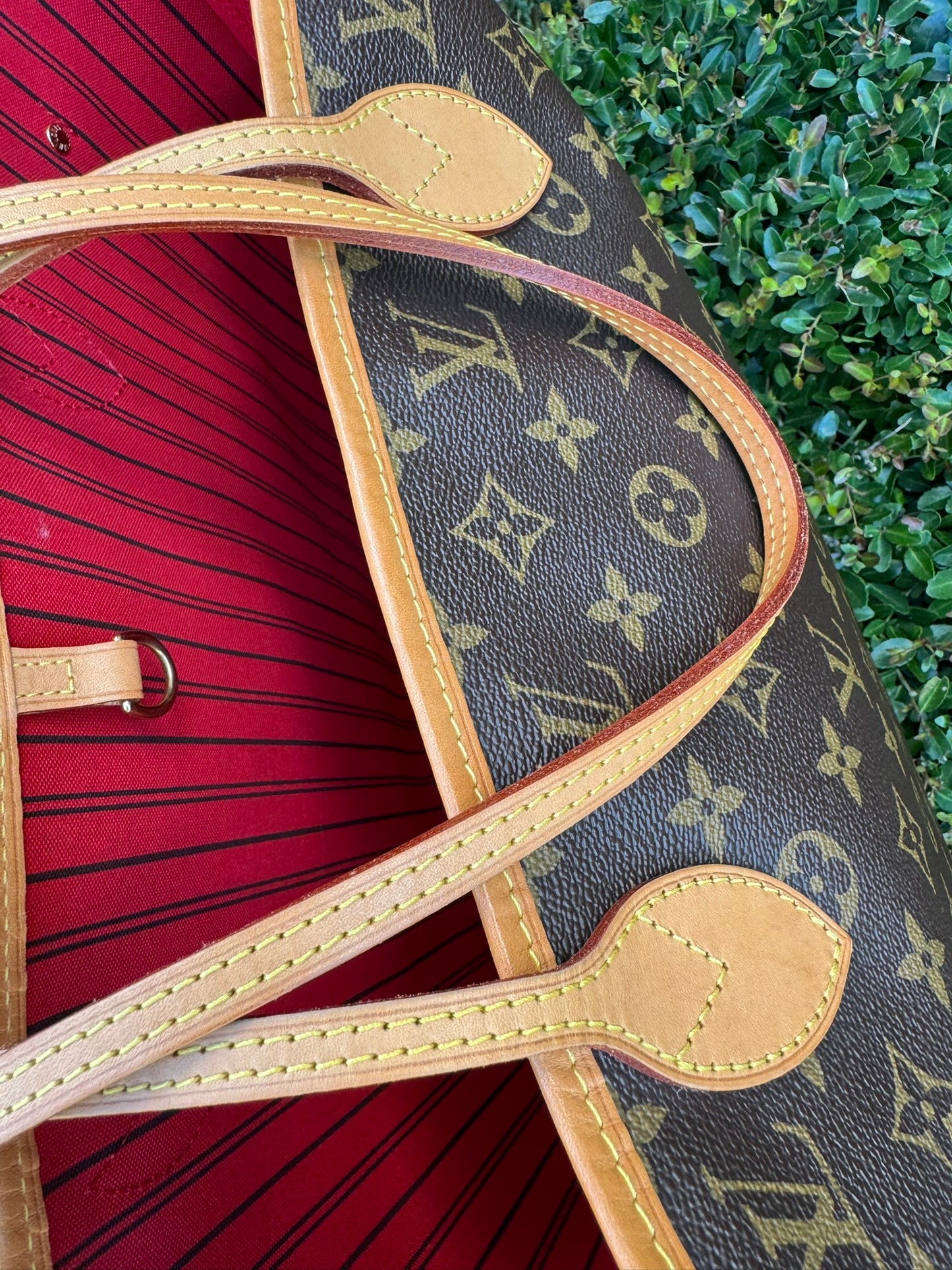 Louis Vuitton Neverfull MM in Monogram Canvas with Cerise Interior