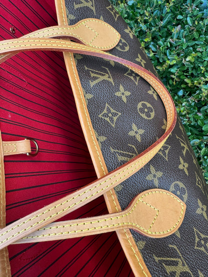 Louis Vuitton Neverfull MM in Monogram Canvas with Cerise Interior